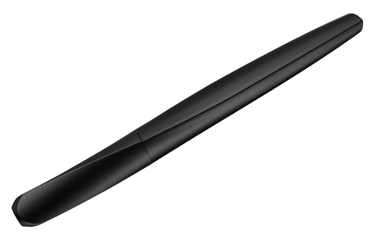 Pelikan-Twist-Calligraphy-Fueller-schwarz-Schoenschreibfueller-825818-geschlossen-lafueliki